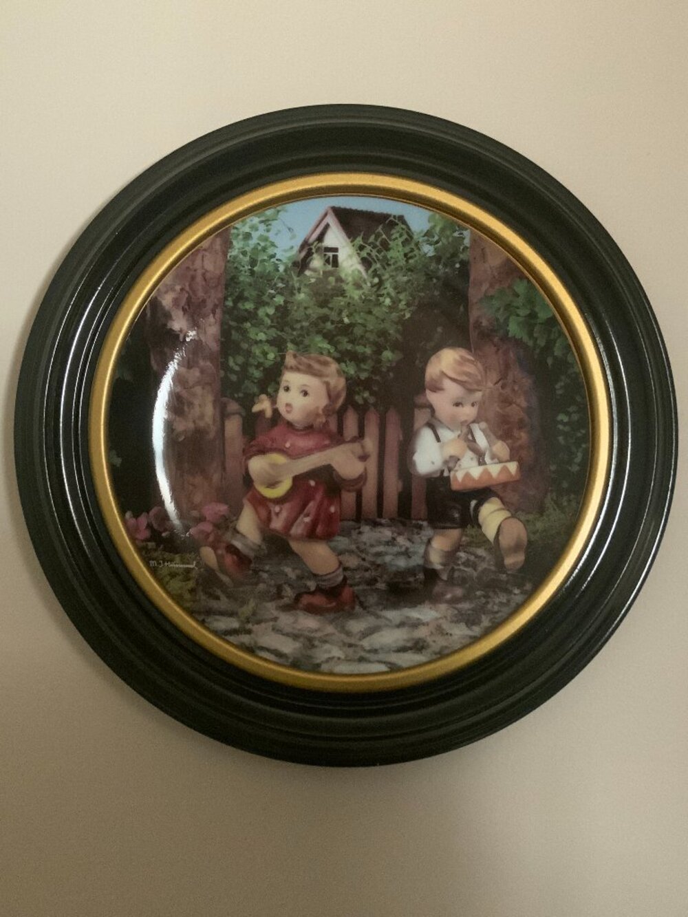 THE DANBURY MINT FRAMED HUMMEL PLATE - LITTLE COMPANIONS - PRIVATE PARADE